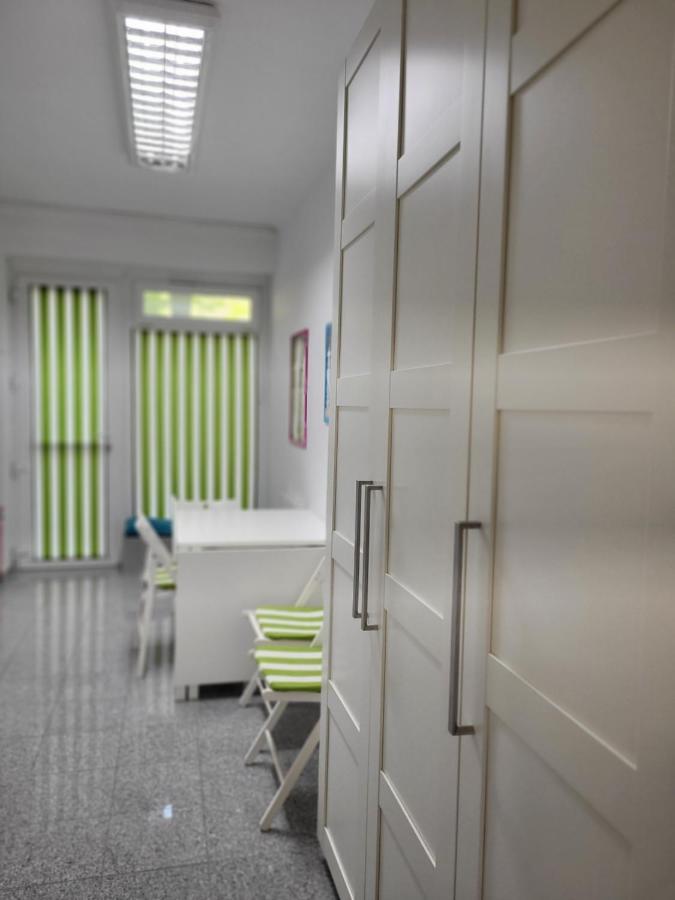 Budget Studio Near Prater Вена Экстерьер фото